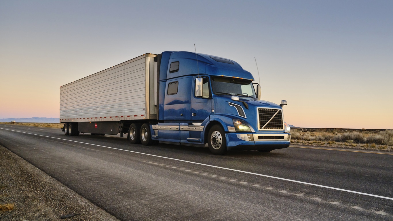 Driverless Semi Trucks Hit U.S. Highways Amid Regulatory Uncertainty